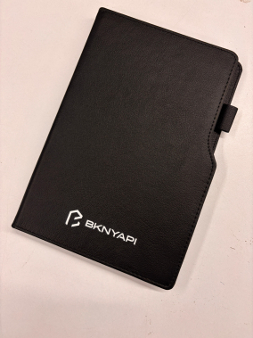 14,5 x 21 cm Termo Deri PU Sert Kapaklı Tarihsiz Defter, 224 Sayfa, 80 gr Ivory Krem Çizgili İç Kağıt, Kenar Boyalı, Kalem Tutuculu