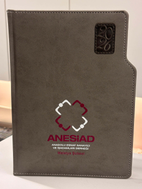 17 x 24 cm Termo Deri Sert Kapaklı Günlük Tarihli Ajanda 336 Sayfa 70 gr Ivory Krem Çizgili İç Kağıt Kalem Tutuculu