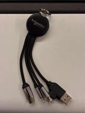 EVA Çantalı Işıklı Logolu 15 cm Anahtarlık Tipi 3’ü 1 Arada Şarj Kablosu (USB-C, Lightning, Micro USB) – Veri Aktarımlı