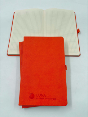 13 x 21 cm Termo PU Sert Kapaklı Tarihsiz Defter 224 Sayfa 80 gr Ivory Krem İç Kağıt Kareli Lastikli Kalem Tutuculu