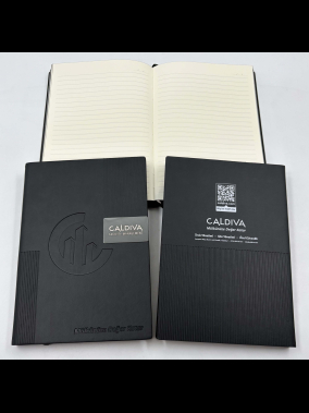 14 x 21 cm Termo Deri Sert Kapaklı Tarihsiz Defter, 224 Sayfa, 80gr Ivory İç Kağıt, Kenarları Boyalı, Metal Tokalı, Metal Baskı Alanı