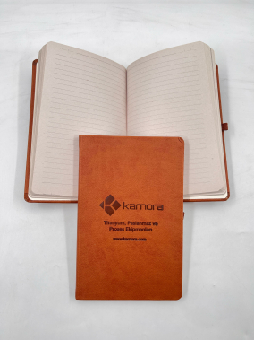 13 x 21 cm Termo PU Sert Kapaklı Tarihsiz Defter, 160 Sayfa, 70 gr. Nostaljik Çizgili İç Kağıt, Esnek Lastikli, Kalem Tutuculu