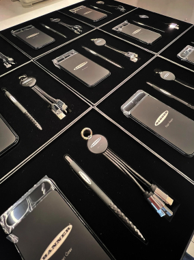 10.000 mAh Işıklı Powerbank, Type-C Uçlu Işıklı Şarj Kablosu ve Diamond Kalem Hediye Seti