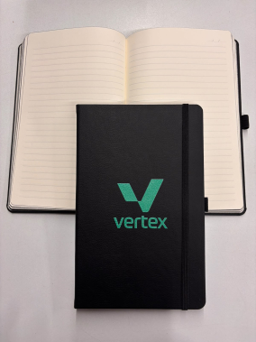 13 x 21 cm Termo PU Sert Kapaklı Tarihsiz Defter, 196 Sayfa, 80 gr Ivory Krem Çizgili İç Kağıt, Renkli Kenarlı, Esnek Lastikli, Kalem Tutuculu